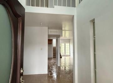 Casa de 3 habitaciones, Chihuahua · Casa en Renta Fracc. Praderas El Leon Zona Romanza Frente Alsuper Leon