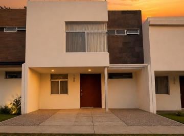 Casa de 4 habitaciones, San Pedro Tlaquepaque · Casa en Venta en Coto Horizonte El Tapatío | 4 Recámaras, Jardín y Roof Garden