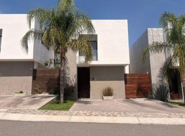Casa en condominio de 3 habitaciones, Querétaro · Mikita House en Renta o Venta, Minimalismo y Confort en un Solo Espacio