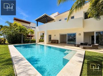 Casa · 461m² · 4 Recámaras · 4 Estacionamientos · ¡Residencia en Venta Frente a La Laguna en Isla Dorada, Cancún | 4 Recámaras + Alberca + Posición D