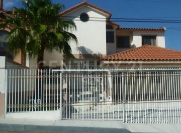 Casa · 340m² · 3 Recámaras · Casa en Venta en Lomas La Salle, Chihuahua, Chih.