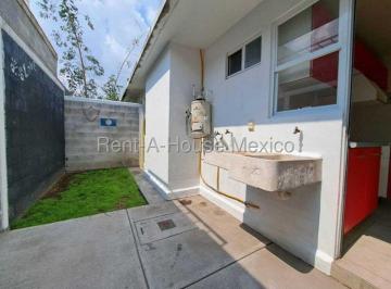 Casa de 2 habitaciones, Corregidora · Casa en Venta de un Solo Piso en Paseos del Bosque
