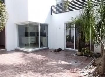Casa · 220ha · 3 Recámaras · 2 Estacionamientos · Casa en Venta en San Luis Potosí