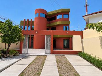 Casa de 5 habitaciones, León · Casa de 5 Recámaras con Oficina Independiente a 100 m de Centro Max