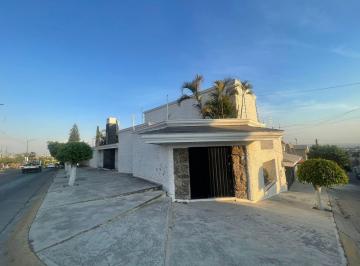Casa · 469m² · 4 Recámaras · Casa en Venta en La Arbide en Esquina con Amplio Jardín