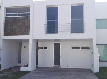b2b43adab109d782c660f938d05e7c0401d53587b6f60b449edca163a63a7fa8 · Solares 3 Habitaciones 2 Niveles
