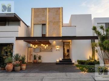 Casa · 261m² · 3 Recámaras · 2 Estacionamientos · Casa en Fraccionamiento Cumbres del Lago