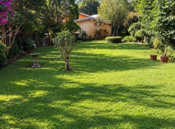 Casa · 300m² · 3 Recámaras · 1 Estacionamiento · Casa - Tepoztlán