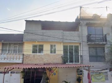 Casa de 3 habitaciones, Iztapalapa · Venta de Grande Casa en Escuadron 201, Iztapalapa, Ciudad de México. Solo Recursos Propios.