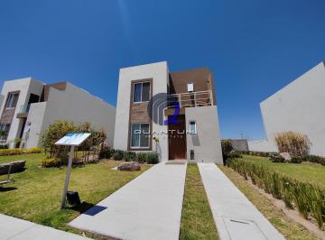 Casa · 101m² · 3 Recámaras · 2 Estacionamientos · Casa en Venta Zona Sur