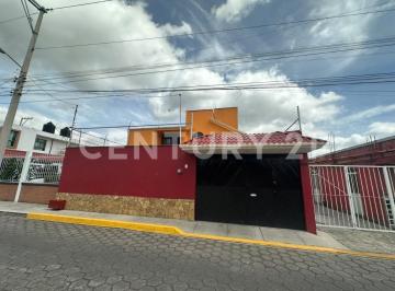 Casa · 182m² · 3 Recámaras · 3 Estacionamientos · Casa en Renta Estilo Mexicano en San Juan Calvario, San Pedro Cholula