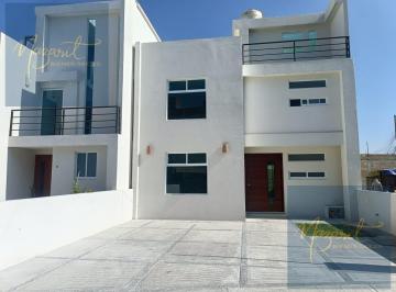 Casa · 139m² · 4 Recámaras · 3 Estacionamientos · Venta de Casa con Cuatro Recamaras, Terraza y Jardín en Tlaxcala
