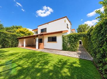 77992a16ea106818b137b31a0462802a56a94c5c55bd185342cafbd47b9028ee · Casa en Venta Zona Jurica, con Gran Potencial Espacios Amplios