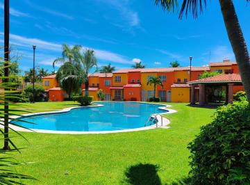 Casa de 3 habitaciones, Emiliano Zapata · Casa en Venta en Esquina con Terreno Adicional y con Alberca 3 Recamaras 2 Baños