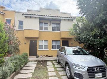 Casa · 64m² · 2 Recámaras · 1 Estacionamiento · Casa en Renta