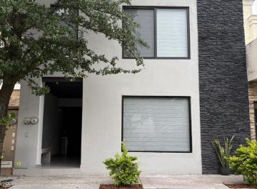 Casa · 3 Recámaras · 2 Estacionamientos · Casa Renta en Los Rincones Residencial Sector del Bosque