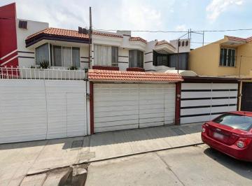 Casa de 3 habitaciones, San Martín Texmelucan · Casa de 251 m² con 3 Recámaras en Venta en Santa Catarina Hueyatzacoalco