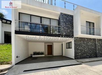 Casa · 229m² · 3 Recámaras · 2 Estacionamientos · Casa en Renta en Bosques del Lago, Cuautitlán Izcalli 27 - 1049 Jas