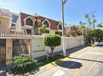 Casa de 4 habitaciones, Zapopan · Casa en Venta a un Lado de La Universidad Autonoma de Guadalajara