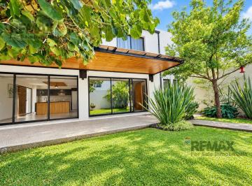 Casa en condominio · 165m² · 2 Recámaras · 2 Estacionamientos · Venta de Casa en Condominio en El Centro de Jiutepec, Morelos…clave 6407