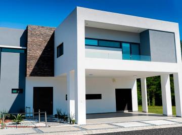 Casa · 338m² · 4 Recámaras · 3 Estacionamientos · Casa en Venta en El Uro, Monterrey N. L. Excelente Ubicacion