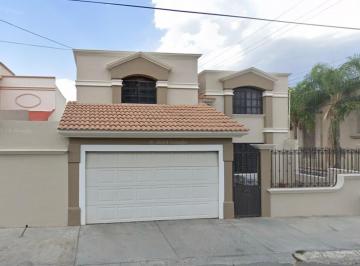 Casa de 4 habitaciones, Saltillo · Preciosa Propiedad a Solo Unas Cuadras de Galerias Saltillo, Excelente Zona de Alta Plusvalia