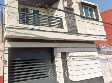 Casa de 3 habitaciones, Miguel Hidalgo · Casa de Remate en Observatorio Cerca de Plaza Las Américas