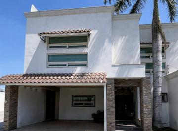 Casa · 285m² · 3 Recámaras · 2 Estacionamientos · Casa en Palmas Diamante