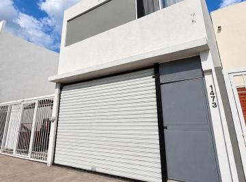 Casa de 4 habitaciones, San Pedro Tlaquepaque · Casa en Renta con Local, Paseo de Los Parques, Tlaquepaque