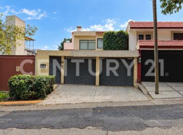 Casa · 200m² · 3 Recámaras · 2 Estacionamientos · Renta Casa Magisterial Vista Bella 11425