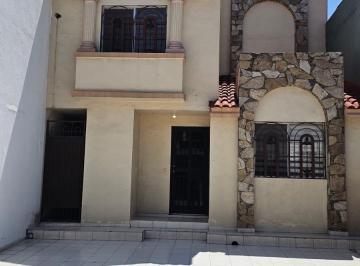 Casa de 3 habitaciones, Monterrey · Casa en Renta Portal de Cumbres 1er Sector. Excelente Ubicación