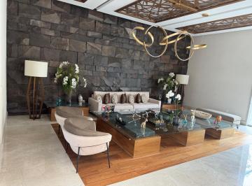 Casa · 781m² · 4 Recámaras · 5 Estacionamientos · Jardines en La Montaña, Residencia Moderna en Venta