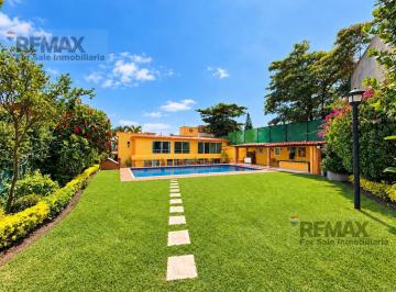 Casa · 596m² · 6 Recámaras · 5 Estacionamientos · Venta de Casa con Alberca y Jardín en Vista Hermosa, Cuernavaca, Morelos…clave 6417