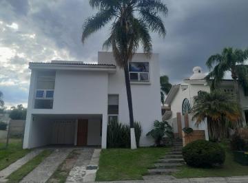 Casa de 3 habitaciones, Zapopan · Casa en Venta en Coto Murcia - Puerta de Hierro