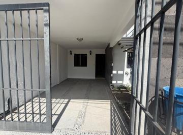 COCHERA PARA 1 AUTO · Casa en San Jemo, Planta Baja