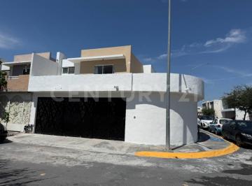 Casa · 143m² · 3 Recámaras · 2 Estacionamientos · Casa en Venta con Esquina con Excedente en Valle La Rioja, Apodaca, Nl