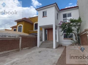 Casa · 156m² · 3 Recámaras · 4 Estacionamientos · Casa Remodelada en Renta, Campestre Washington