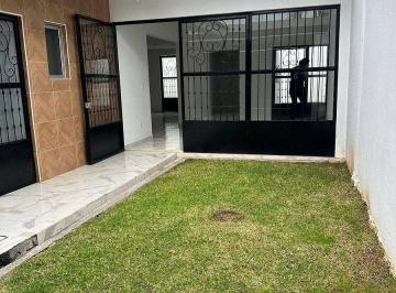 f48c4bed6653bf3b6f7d232ee2f12222c78e0511ce64f3bbd708e9502f45661b · Casa en Renta, Altozano