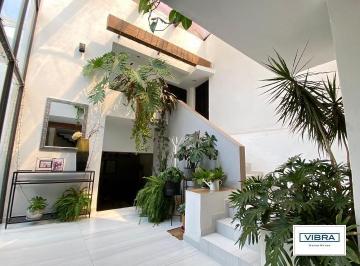 Casa · 461m² · 4 Recámaras · 2 Estacionamientos · Preciosa Casa a La Venta en Lomas de San Ángel Inn.