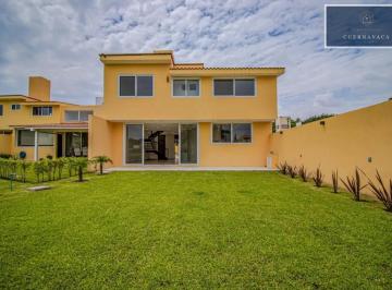 Casa · 220m² · 4 Recámaras · 2 Estacionamientos · Venta Casa en Fraccionamiento El Paraíso, Jiutepec
