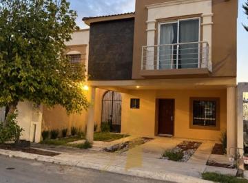 Casa de 3 habitaciones, Saltillo · Casa de Dos Pisos en Renta Frac. Portal de Las Lomas Al Sur de Saltillo