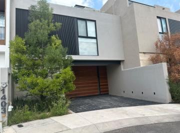Casa · 231m² · 4 Recámaras · 2 Estacionamientos · Casa en Renta