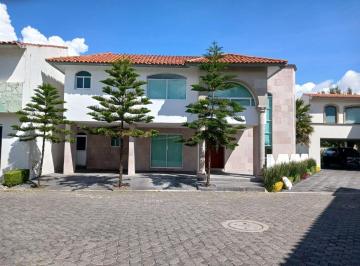 Casa de 4 habitaciones, Metepec · Casa en Renta en Restaurante Dencial Los Cerezos en Metepec