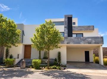 Casa de 3 habitaciones, San Luis Potosí · Casa en Renta en La Loma Club de Golf, San Luis Potosí