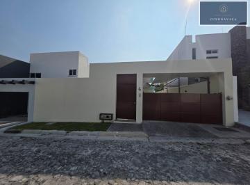 Casa · 271m² · 4 Recámaras · 2 Estacionamientos · Casa con Alberca Para Renta en Burgos Corinto