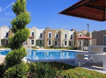 Casa · 112m² · 4 Recámaras · 3 Estacionamientos · Casa en Renta con Terreno Excedente en Privada con Alberca