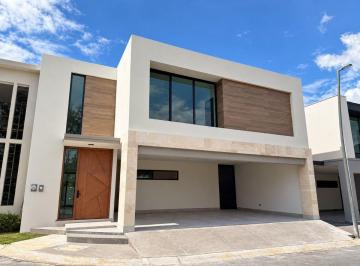 Casa de 4 habitaciones, Santiago · Casa en Venta en Santiago Zona El Yerbaniz Privada Nogales