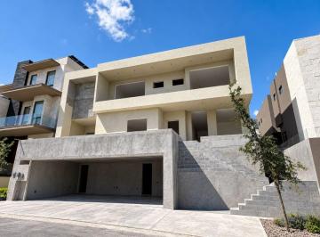 Casa de 4 habitaciones, Monterrey · Casa en Venta en Monterrey Carretera Nacional Sierra Alta