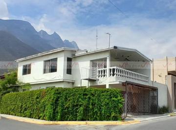 Casa · 342m² · 5 Recámaras · 2 Estacionamientos · Casa en Venta en Cumbres 2do. Se