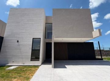 Casa en condominio · 362m² · 4 Recámaras · 3 Estacionamientos · ¡Estrena Casa de Lujo en San Benito, Lomas del Campanario Norte! Privada Exclusiva de Solo 42 Casas.